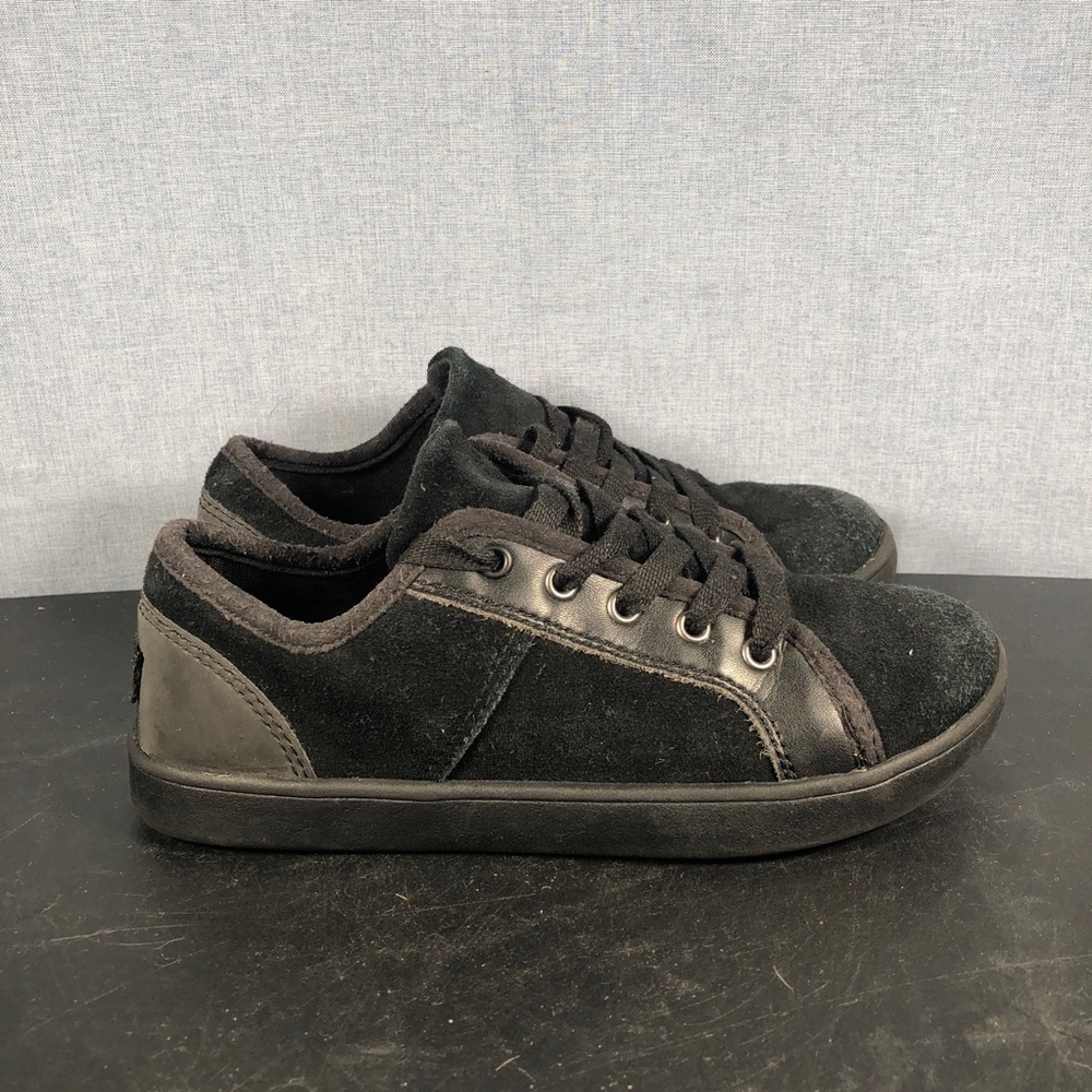 UGG Kids Irvin Suede Black Casual Sneaker Big Kid size 13